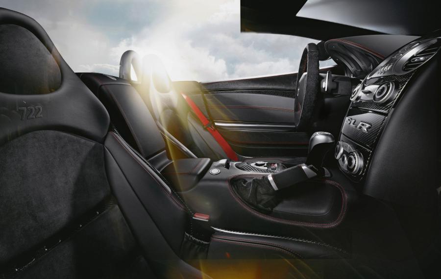Интерьер Mercedes-Benz SLR McLaren 722S Roadster (R199) 2008 года  (фото 6 из 26)